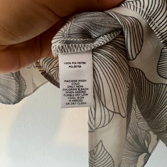 Loft Hibiscus Tiered Bell Sleeve Top Floral Blouse Sz LP Floral Workwear Career - Picture 7 of 9